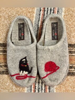 Haflinger Gray Wool Slippers with Black Cat & Red Yarn Ball